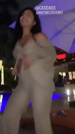 Poolside Twerk 2 with Casi Davis