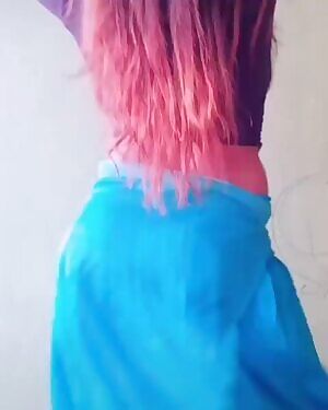 Elakkiya Shaky Shaky