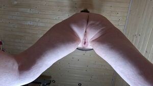 Girls Peeing/Pissing💦 Fansly Golden Shower Hairy Pussy