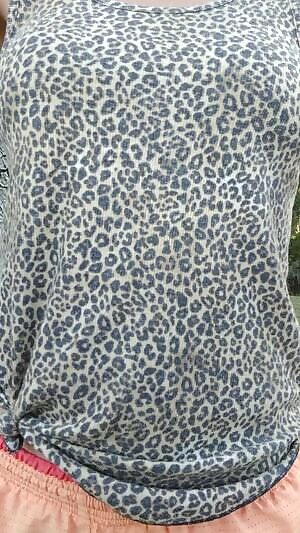 squeezed in a quick strip tease in the park, what a naughty mommy