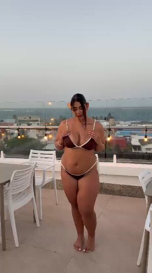 Belly Play Amateur BBW Babe Big Ass