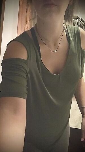 • Let’s do a quick drop of the panties in my grandmother’s bathroom; A Y E E E* 💋🥴