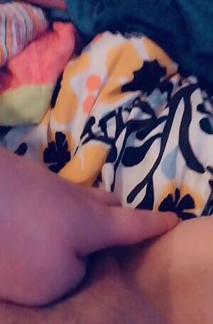 Wet pussy...please cum use me 💦👅