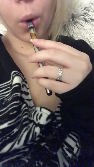 Not my preferred method o smoking but still does the trick to wake and bake 🤤