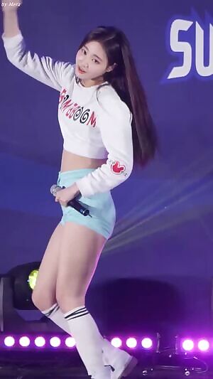 MOMOLAND YeonWoo's Nice Bum