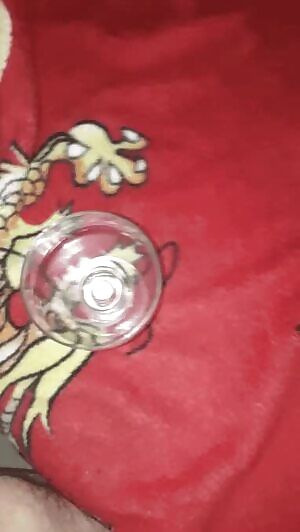 I'm super horny rn so here's a video of me cumming in a glass ❤️❤️