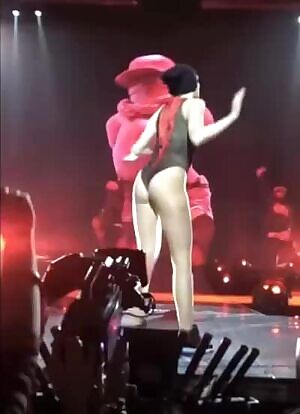 Miley Cyrus is an instant cum machine