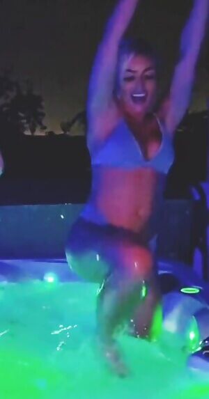 Mandy Rose shaking her fine ass 🤤