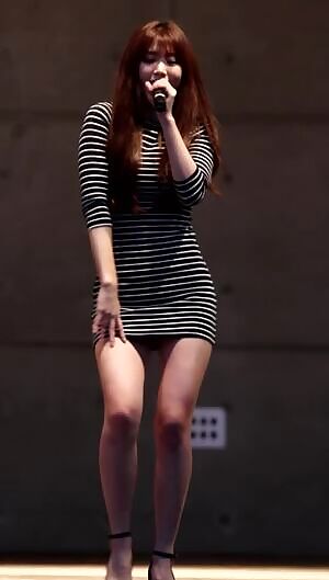 Hello Venus - Yeorum Tight Skirt Love seeing Panty Lines on a tight skirt