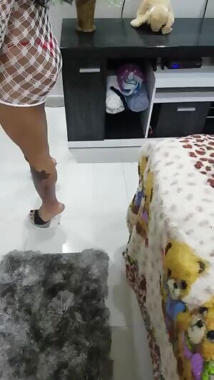 Well hung Keren sucks cock