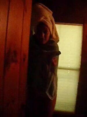 her b exposes her after shower