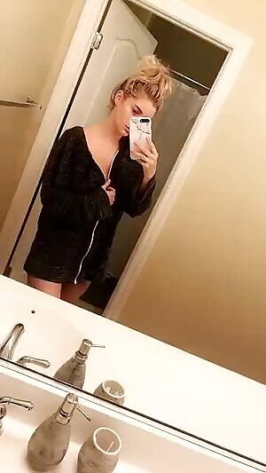 covid-19 making me bored af 😥❤️ add me on snapchat: nattiechambers