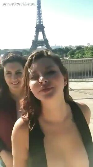 Bonjour! This is what sometimes happens in Paris against the backdrop of the Eiffel Tower! - amateur