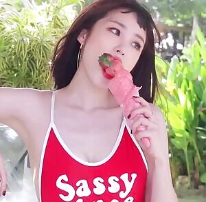 Jun Hyosung - Rare sideboob