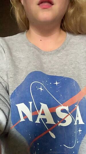 A quick reveal while getting ready always makes this goddess eel sexy