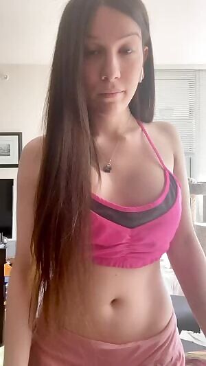 Just woke up no makeup I’m pretty insecure without makeup 💄 😳