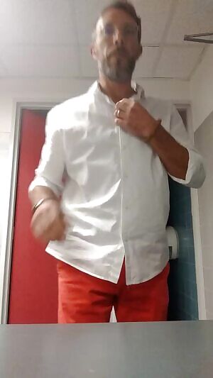 A new strip for naughty ladies from work early in the morning. So risky !