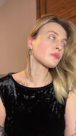 Growth Fetish Giantess Throat Vore