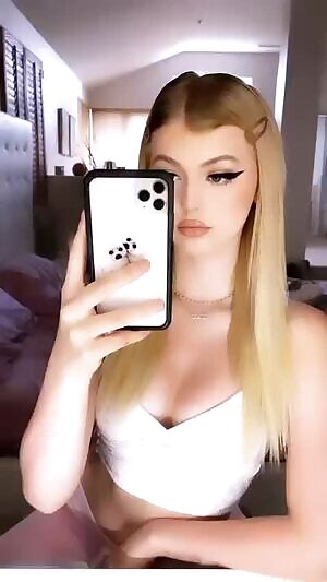Loren Gray, gorgeous blonde.