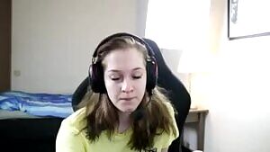 Gamer girl tries to play while getting fucked