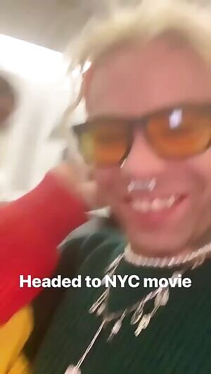 Bella Thorne teasing