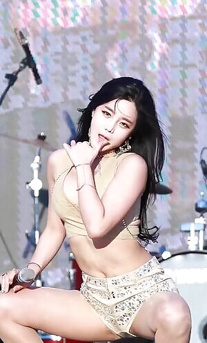 GoEun Tight Shorts almost gives way