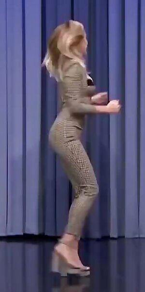 Not too many times that Miley Cyrus can look THIS hot and cute at the same time