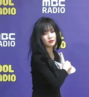 Gfriend Yuju's body, bouncy in all the right places