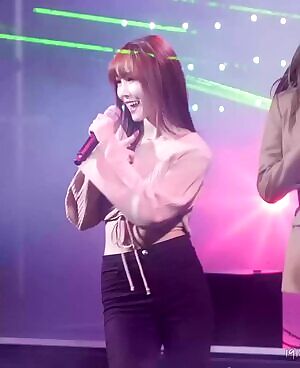 Gfriend Yuju's gorgeous body