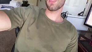 Couldn’t wear grey shorts to class, but now that they’re online? Favorite fit(: