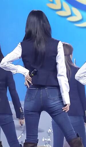 WJSN Seola tight body