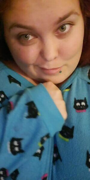 Its snowing here, cum warm me up 😇