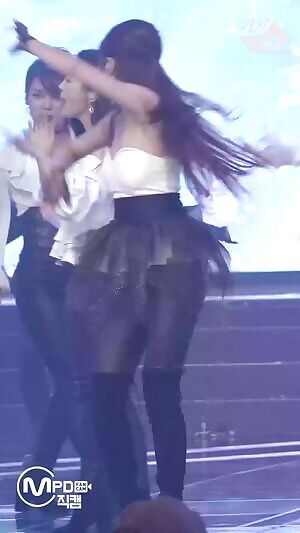 Oh My Girl Yooa's squished boobs!