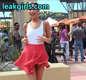 titty dance in public