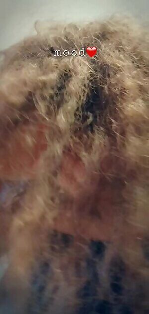 Lots of curly hair incoming...