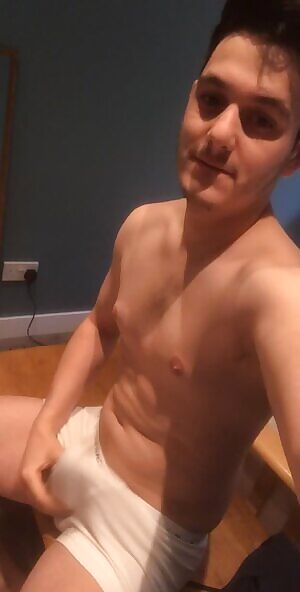 Horny straight guy tell me what you want me to post next 😉