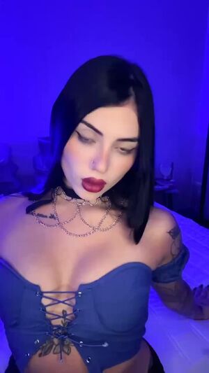 Do you like goth girls with a dangerous mind?
