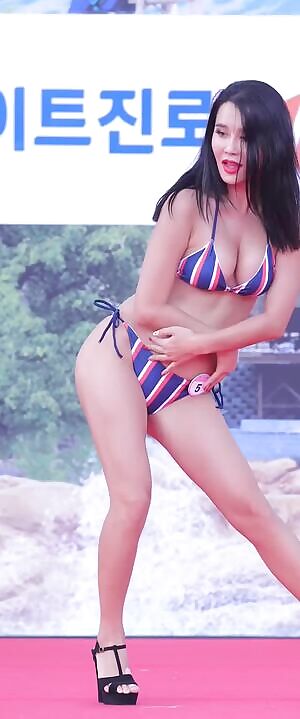 Korean Girl Bikini Dance