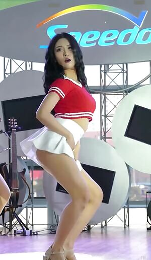 Girl Crush Bomi Bending Over for the Crowd