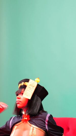 Girls in Hats Cosplay Ebony Mistress
