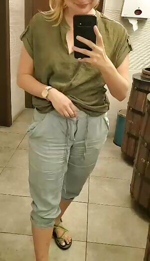 I'm just the girl next door... if you lived next to a ilthy cumslut 😉