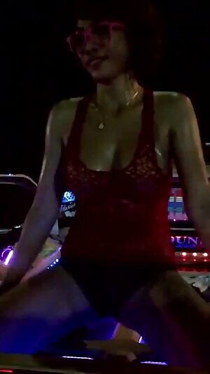 thai motor show dancer