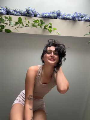 Short Shorts Face Sitting Facesitting