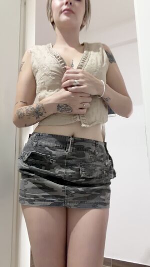 Tight Skirts & Dresses Amateur Boobs