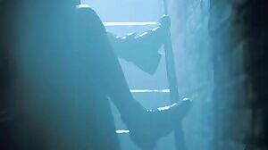 Kim Basinger’s staircase sex scene with Mickey Rourke in 9 1/2 Weeks was so 🔥 back then during the 80’s.