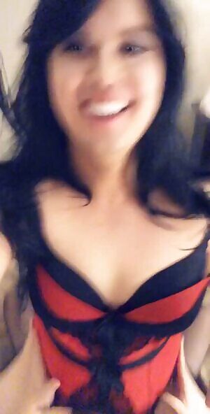 Let me play the drum on your tummy 🥁