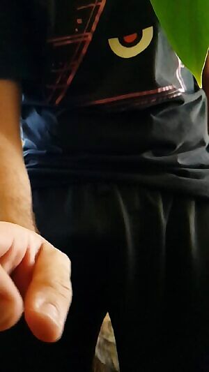 Wondering if any girl like my cock😅🙈