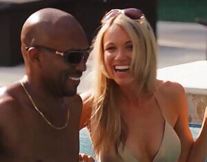 Katrina Bowden hot bikini plot in 