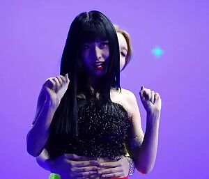 Twice - Nayeon & Momo