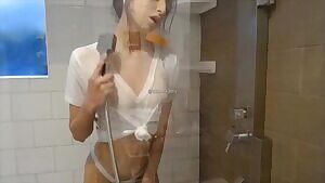 Get wet with me & watch me squirt!